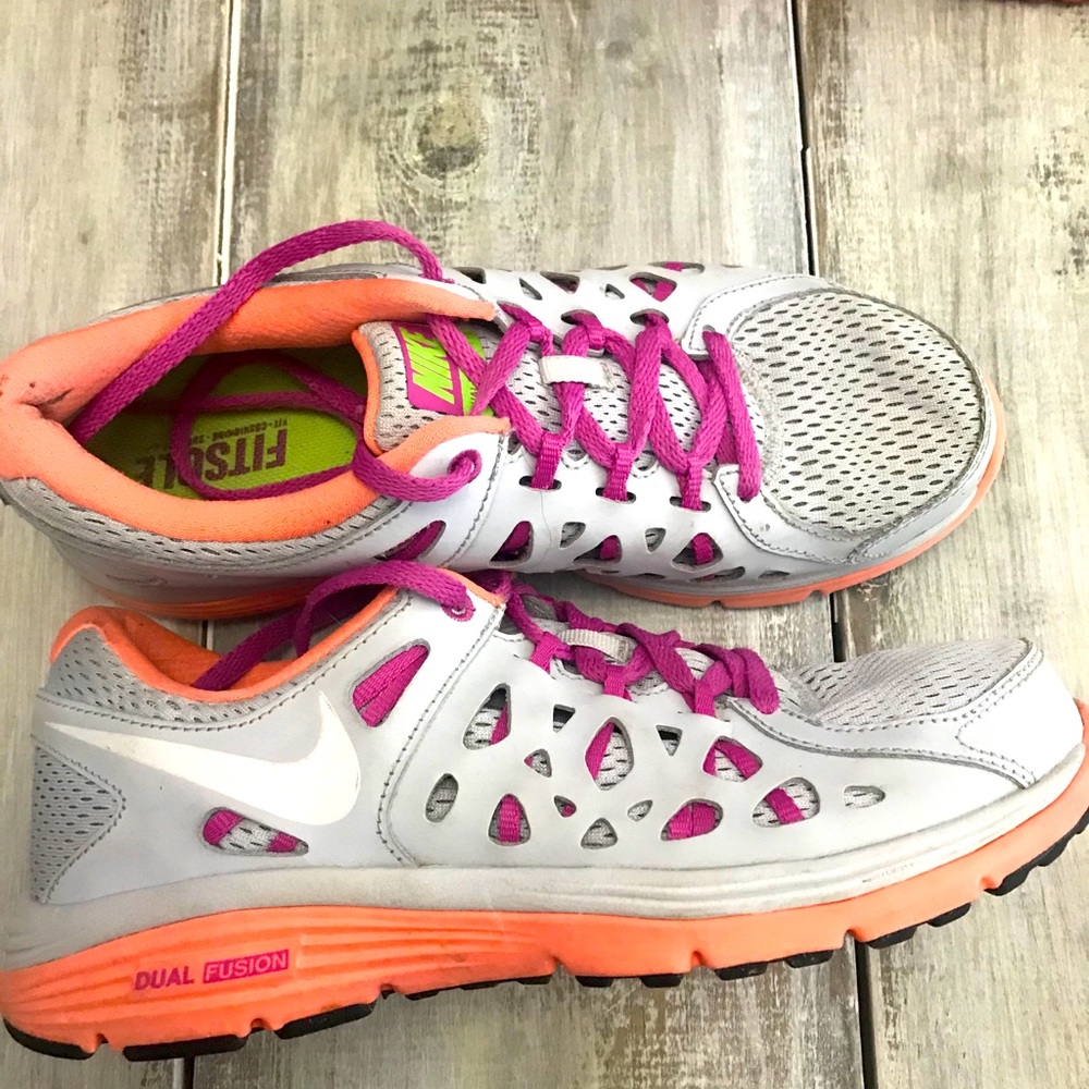 Nike Dual Fusion Sneakers
